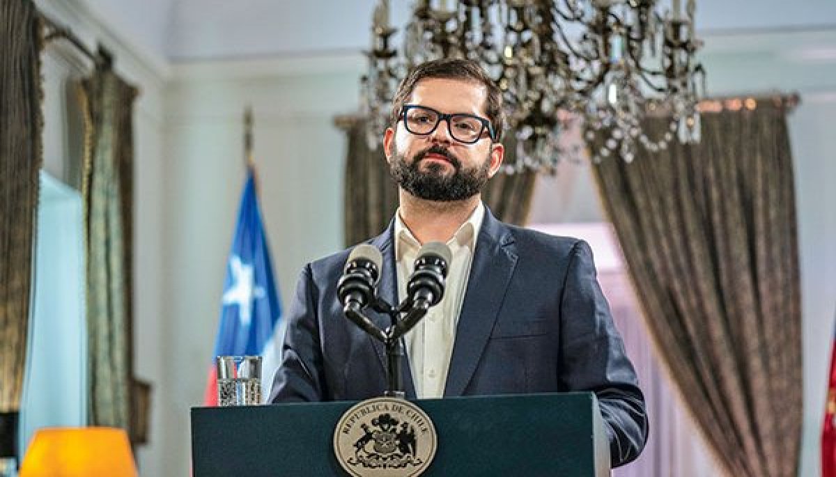 Presidente Gabriel Boric recibió la propuesta de Nueva Constitución -  Universidad de Chile