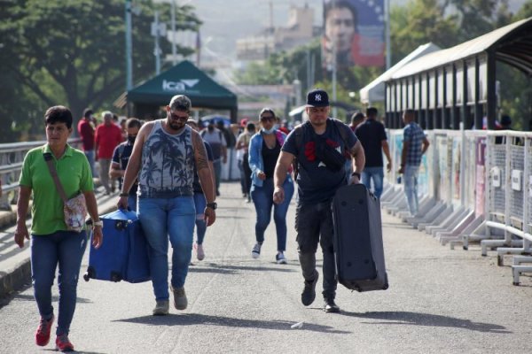 Venezuela y Colombia reanudarán vuelos y paso de transporte de carga el 26 de septiembre