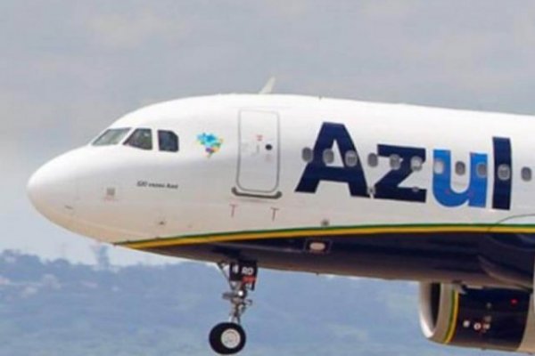 Brasileña Azul retirará 12 aviones Embraer y prevé que costo por asiento de nueva flota será 26% más bajo