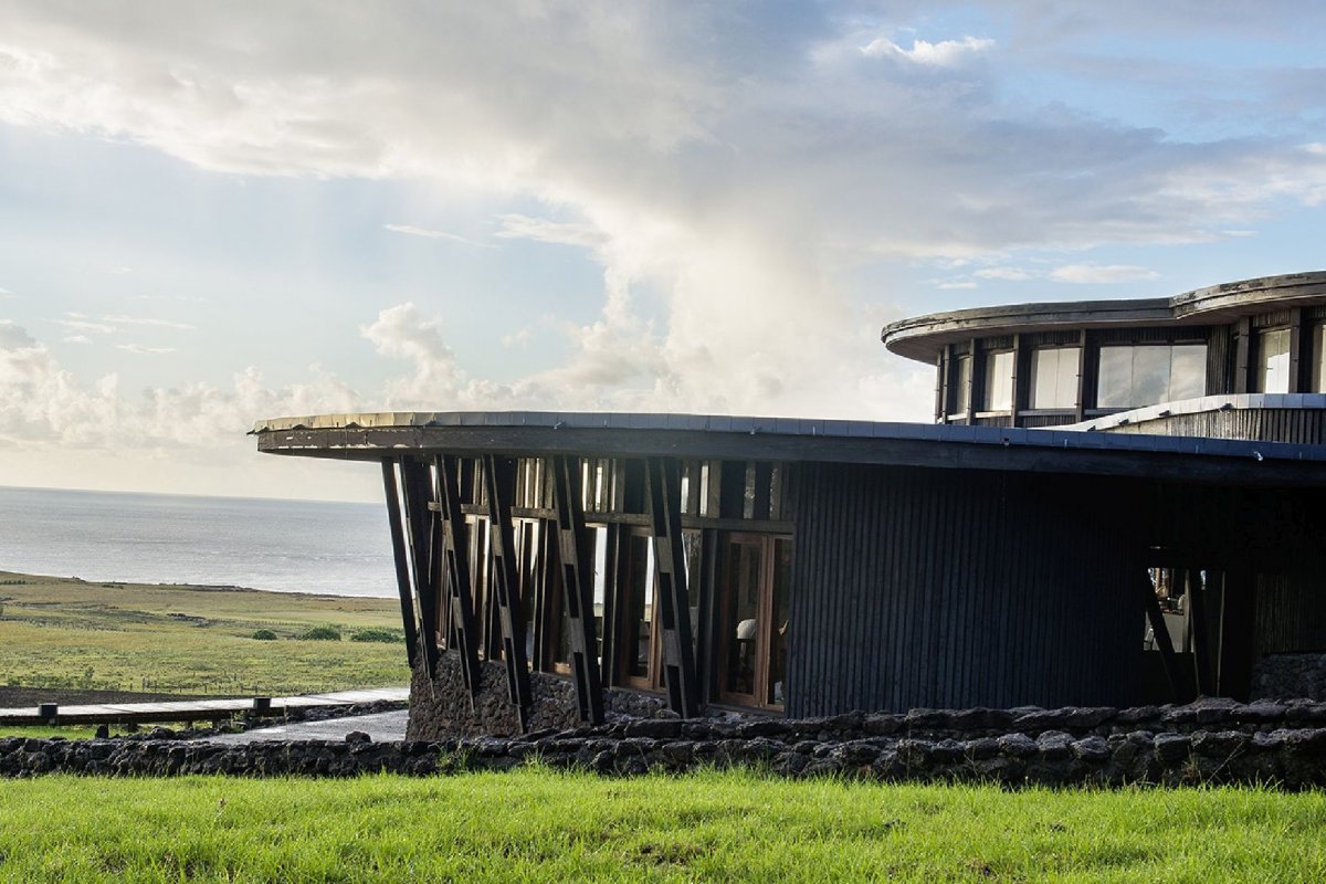 <p>Cadena de lujo Explora reabre su lodge en Isla de Pascua después de más de 2 años cerrado por la pandemia</p>