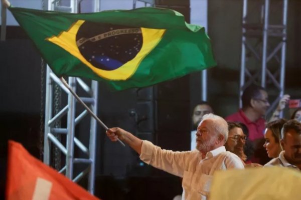 FT: Campaña electoral en Brasil se intensifica mientras Bolsonaro y Lula luchan por los votos