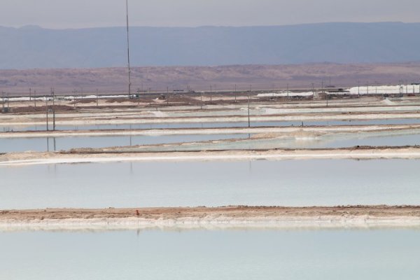 Empresas chinas y rusas dominan carrera por explotar litio en Bolivia