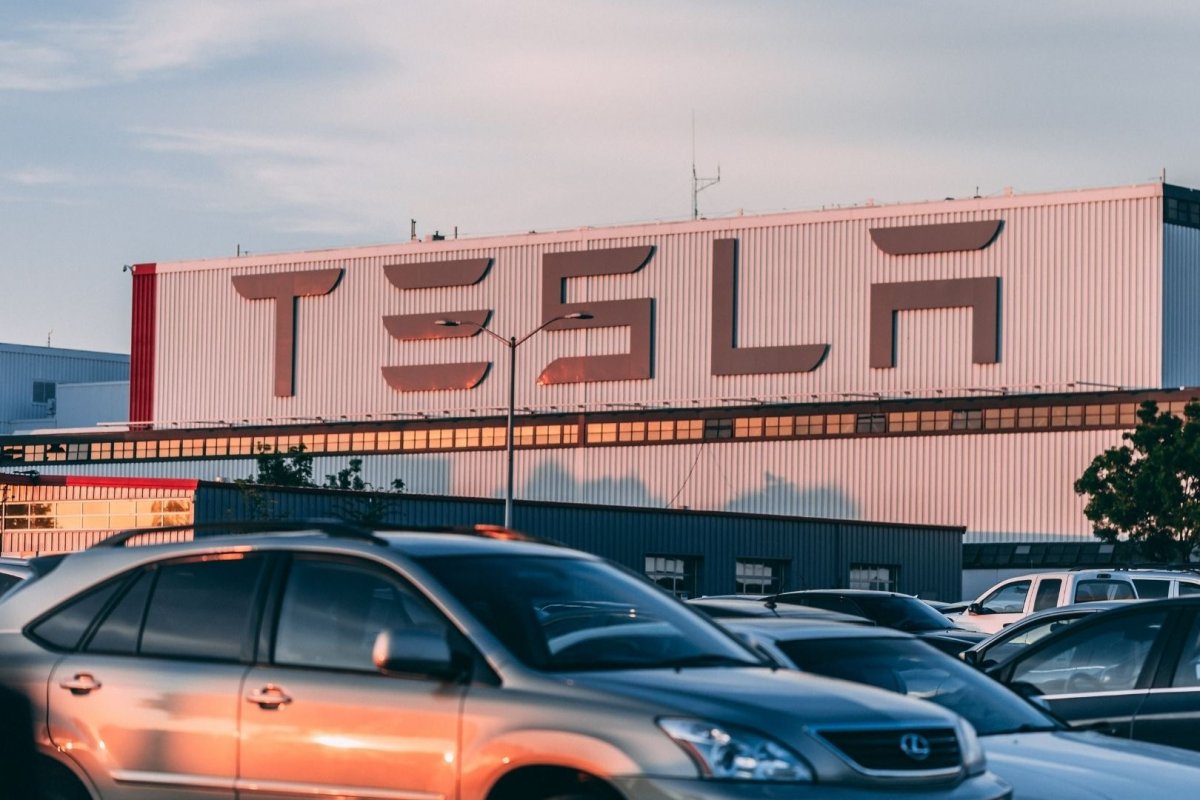 <p>Caída en acciones de Tesla ha ido demasiado lejos según los analistas de Morgan Stanley</p>