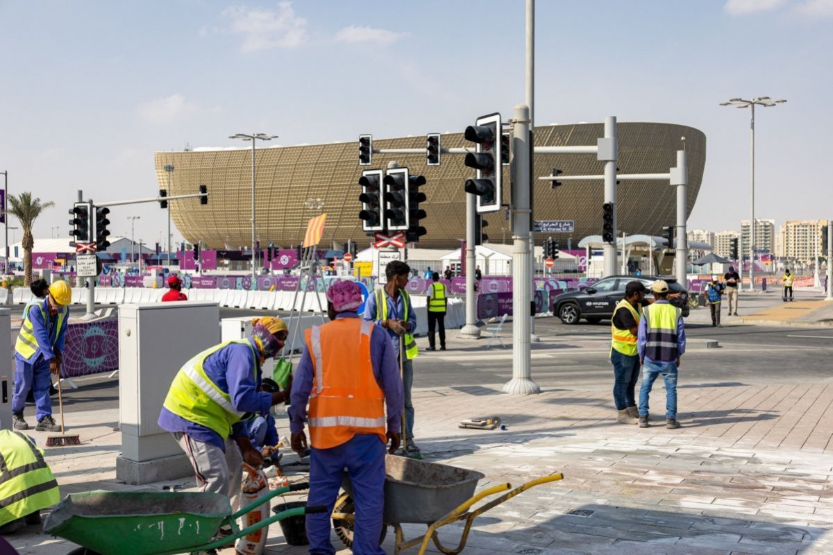 <p>La trágica antesala del Mundial: Qatar reconoce muerte de medio millar de trabajadores</p>