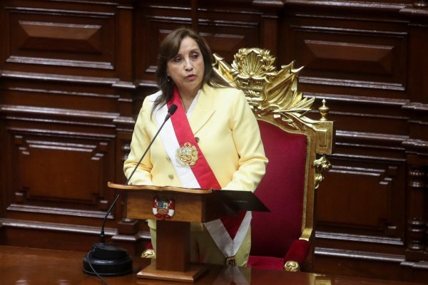 Dina Boluarte juramenta como nueva Presidenta de Perú tras destituir a Pedro Castillo