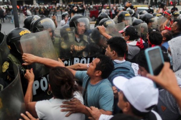 Crisis política en Perú: renuncian dos ministros y Congreso da la espalda a Boluarte en adelanto de elecciones