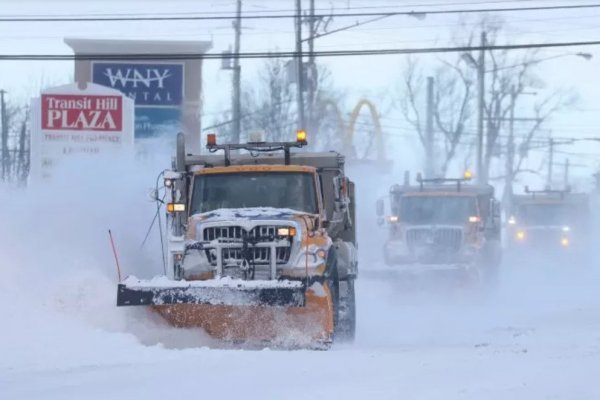 Más de dos docenas de muertos deja hasta ahora masiva tormenta de nieve en Nueva York