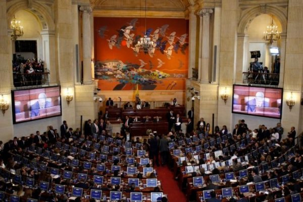 Colombia radica ante el Congreso Plan Nacional de Desarrollo por casi US$ 248 millones