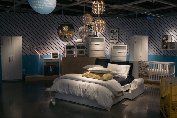 El adhesivo que Ikea utiliza para fabricar sus camas, sofás y todo lo demás representa actualmente el 5% de la huella de carbono total de la empresa.