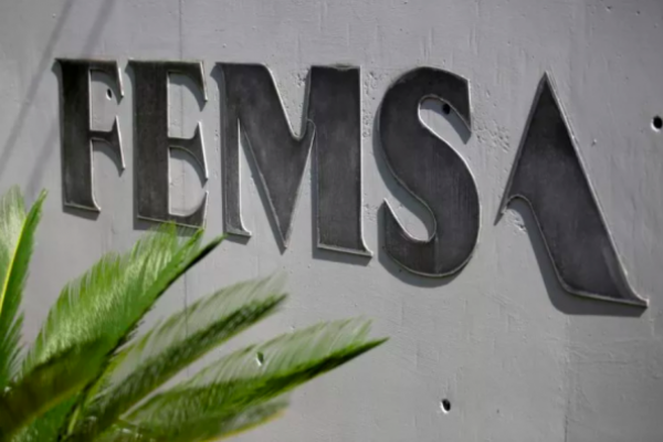 Femsa se prepara para llevar Oxxo a EEUU, mientras venta de Heineken avanza más rápido de lo esperado