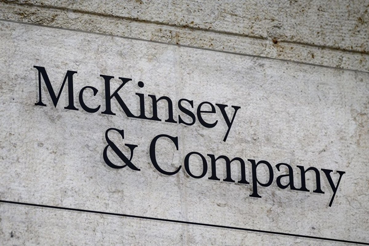 <p>Se acabó la guerra por el talento: McKinsey se suma a la ola de despidos y planea eliminar 2.000 puestos de trabajo</p>