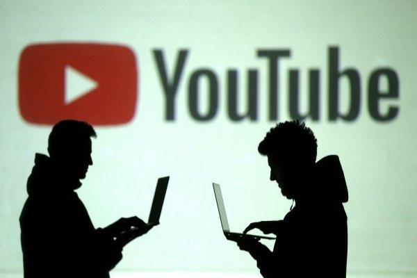 <p>Comisión Europea estudia si plataformas como Netflix o YouTube deben pagar peaje a operadoras de telecomunicaciones</p>