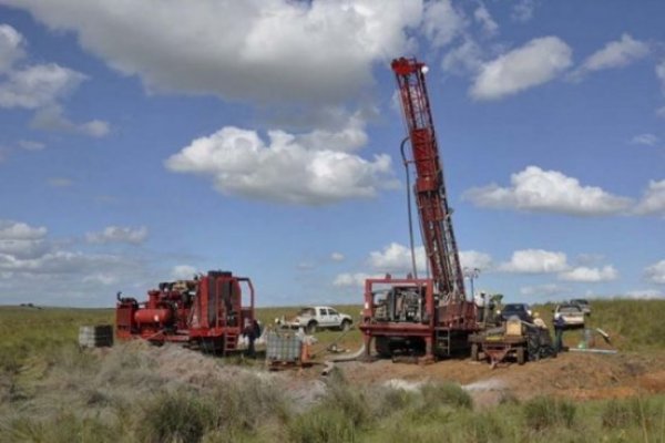 Magnate indio gana el derecho a seguir adelante con la lucha de US$ 4 mil millones por una mina de Uruguay