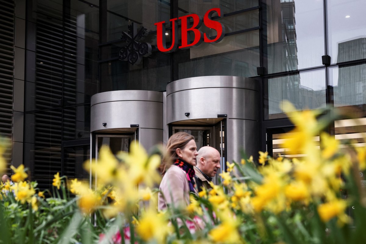 <p>UBS iniciará conversaciones con Michael Klein para rescindir su acuerdo por la banca de inversiones de Credit Suisse</p>