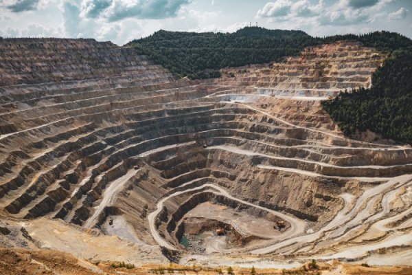 Brasileña Vale busca cobre en Perú ante auge de metales para autos eléctricos