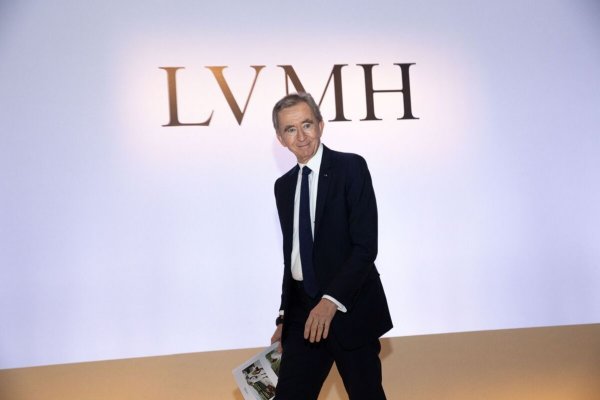 Crecimiento LVMH mengua a medida que se enfría demanda de lujo - Bloomberg