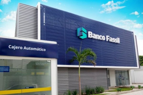 Organismo financiero boliviano interviene al tercer banco más grande del país y clientes se toman las oficinas