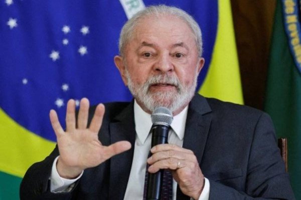 Decisión de Lula de eliminar límite de gasto en Brasil desata temores de un aumento de deuda