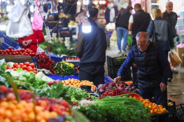 Mercados emergentes advierten contra los rápidos recortes de tasas sin que la inflación esté bajo control