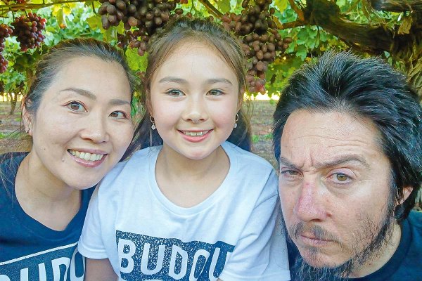 El agrónomo chileno que cautiva a japoneses y vietnamitas con uvas de mesa en Australia