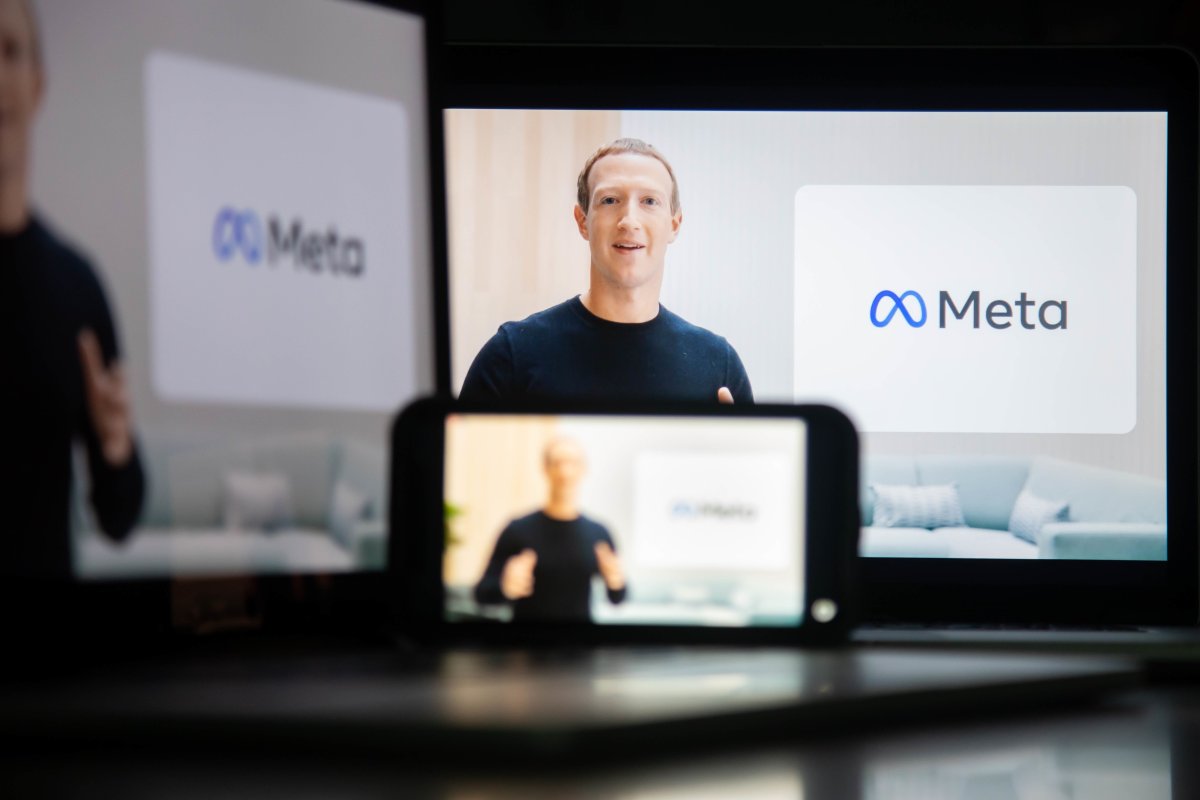 <p>Tras terminar la última ronda de despidos en Meta, Zuckerberg aborda productos de IA para tranquilizar a empleados</p>