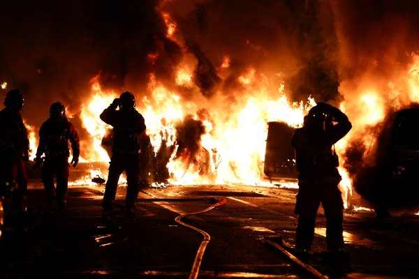 Protestas en Francia, dejan saqueos e incendios en tres días de enfrentamientos con la policía.
