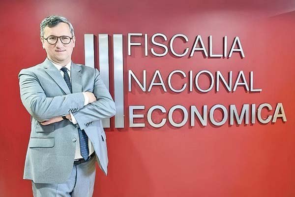 Acciones de Azul Azul, pasivos por $691 millones en hipotecarios y varios inmuebles: el patrimonio que declaró el fiscal nacional económico