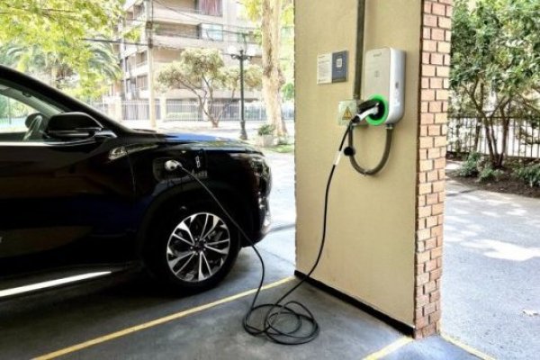 Evsy instalará cargadores de autos eléctricos de manera gratuita en Colombia