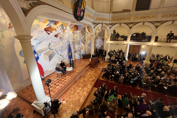 Trastienda de la presentación del libro de Aylwin: "La testosterona que impidió los acuerdos” en la UP y la invitación "a ser Presidente" de Bachelet a Peña