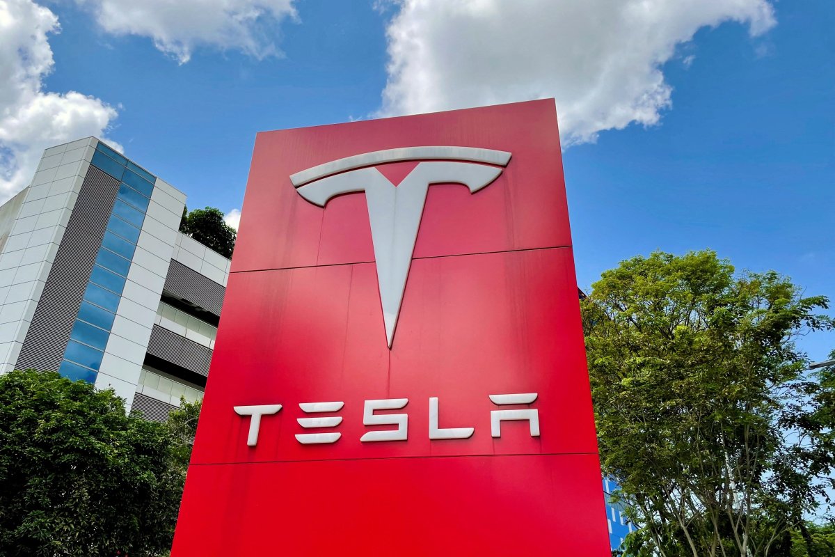 <p>Inversionistas expectantes por resultados de Tesla: ¿Qué novedades podrían extender el avance de 140% de la acción?</p>