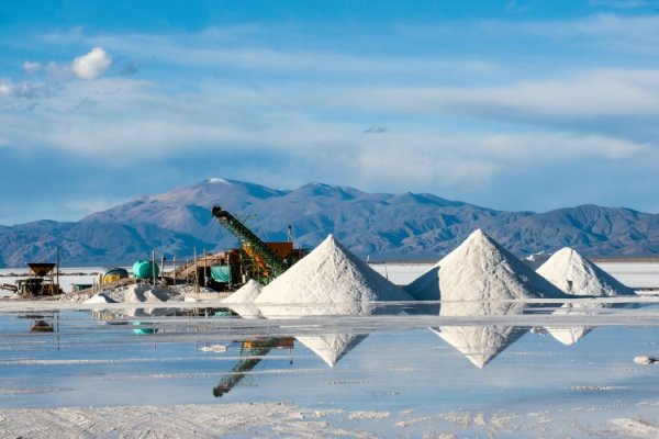 Gigante de los commodities y minera francesa firman acuerdo por US$ 400 millones para vender litio argentino