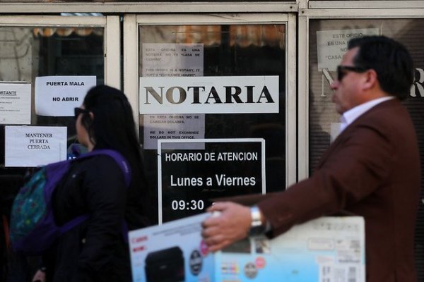 <p>Reforma al sistema de notarios avanza y pasa a sala del Senado</p>