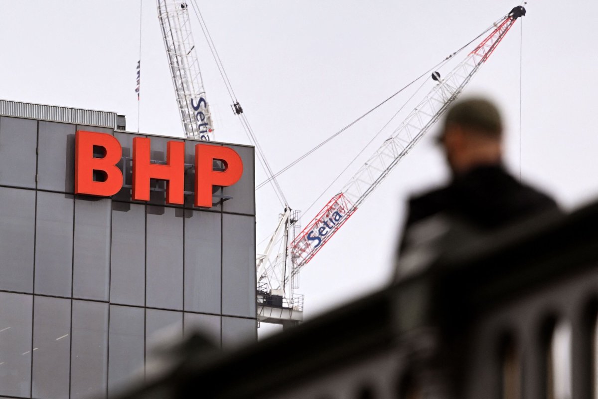 <p>Ganancias anuales de BHP caen 37% a medida que disminuye la demanda de metales desde China</p>