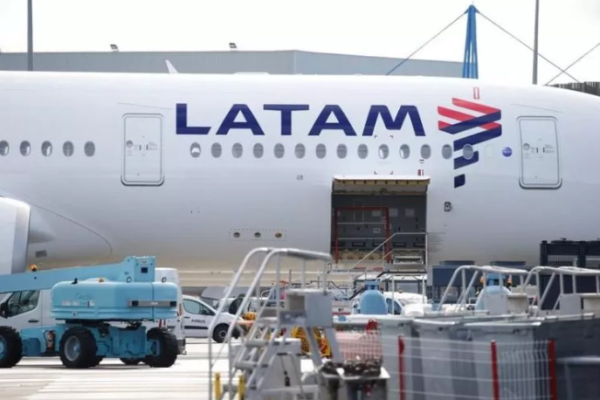 Moody's mejora las calificaciones de Latam Airlines por "desempeño operativo y financiero mejor de lo previsto en 2023"