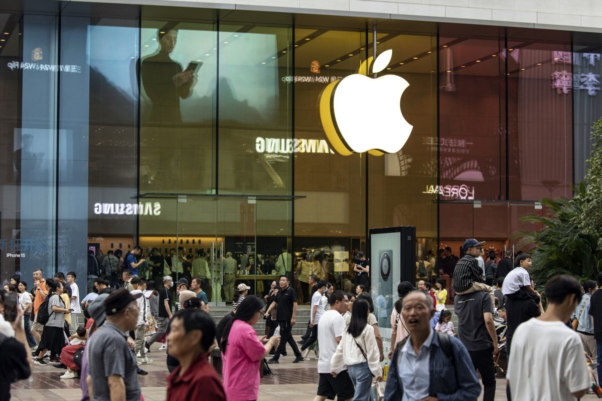 <p>CEO de Apple recibe respaldo de gobierno chino en medio de guerra tecnológica y caída de ventas en ese mercado clave</p>