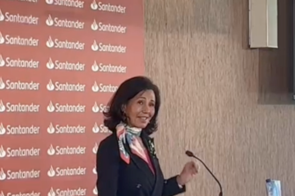 <p>Ahora en DF | Ana Botín: El reto de las economías latinoamericanas es fomentar la inversión</p>