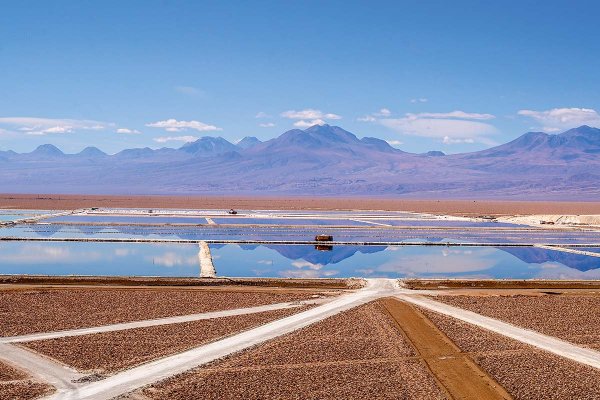 Guerra entre Israel y Hamas lleva a suspender inauguración de planta de Albemarle en salar de Atacama