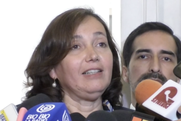 <p>Ahora en DF | Presidenta de la CMF y director del SII tras presentarse en la comisión de Hacienda en el Senado</p>