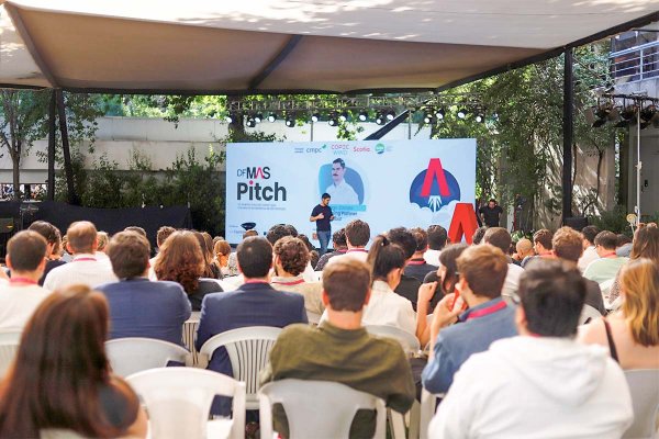 El MAS Pitch tras bambalinas: el regalo sorpresa, un coro de networking y los consejos de Piñera