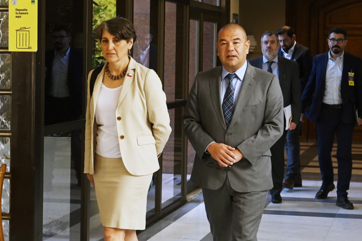 <p>La ministra de Salud, Ximena Aguilera, y el superintendente del sector, Víctor Torres. Foto: Agencia Uno.</p>