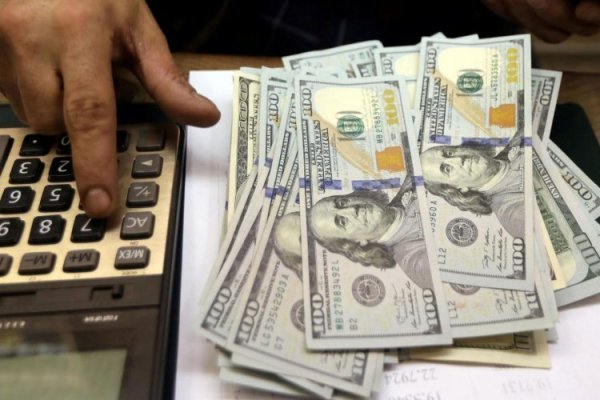 Por qué cae el dólar en Argentina y la brecha se desploma a su valor más bajo en cuatro años