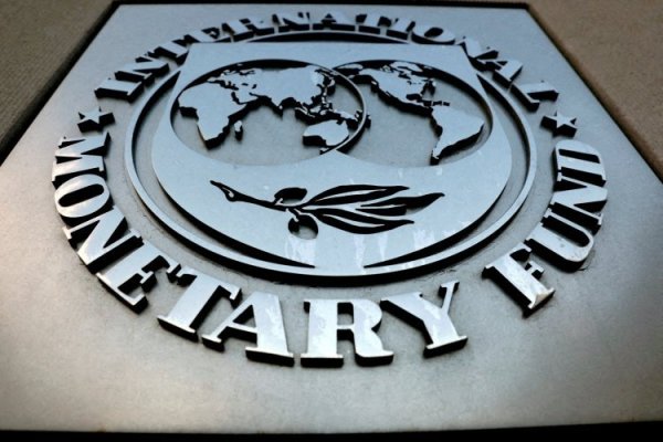 Argentina recibirá el jueves a una comitiva del FMI por negociación de deuda