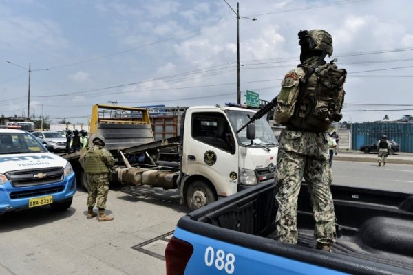 S&P baja a negativa la perspectiva de la deuda Ecuador en medio de la crisis de seguridad