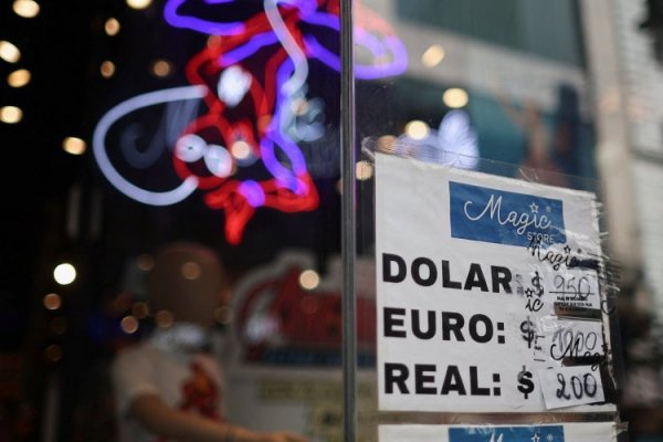 Dólar blue bate nuevo récord en Argentina: brecha con el oficial ya supera el 40%