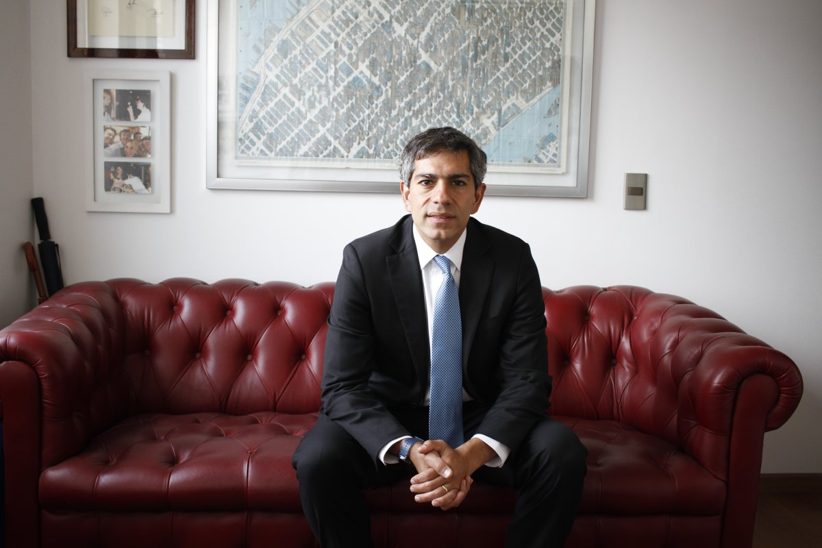 <p>Presidente CFA Society Chile Hugo Aravena</p>