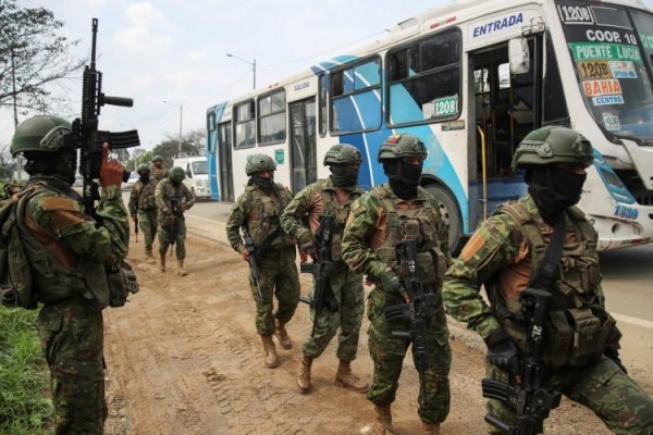 Ciudad portuaria ecuatoriana lucha contra delincuencia impulsada por narcotráfico