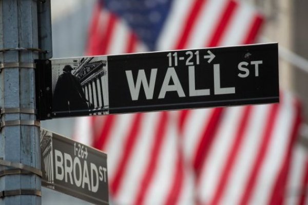 Futuros de Wall Street operan estables al inicio de una semana repleta de cifras