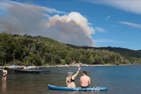 <p>Ola de calor pone en jaque a la región: climatólogo advierte “riesgo de tener un febrero de fuego” en Chile</p>