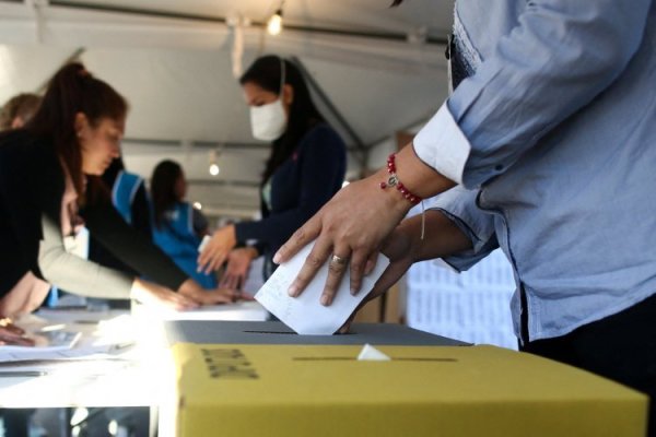 Elecciones en El Salvador: cierran las mesas e inicia el conteo de votos con Bukele como favorito a ganar la presidencia