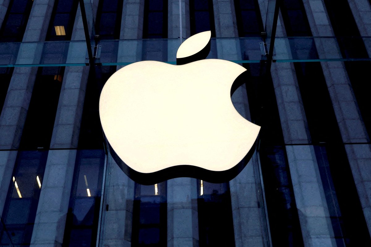 <p>Apple está desarrollando teléfonos iPhone plegables estilo almeja, según The Information</p>